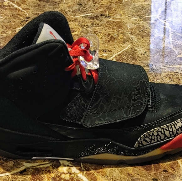 Air Jordan Retro 5 Basketball Sneakers - Picture 3 of 9